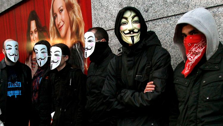 Pro-Anonymous-Demonstranten in Madrid im Januar.