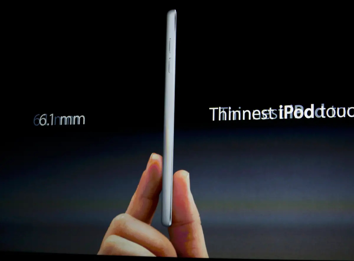 2012-09-12T183526Z-01-SFO27-RTRMDNP-3-APPLE-IPHONE-JPG963692196563746987