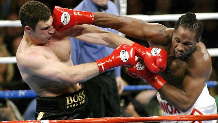 Bestritt 2003 seinen letzten Profikampf gegen Vitali Klitschko: Der britische Schwergewichtsboxer Lennox Lewis (re.).