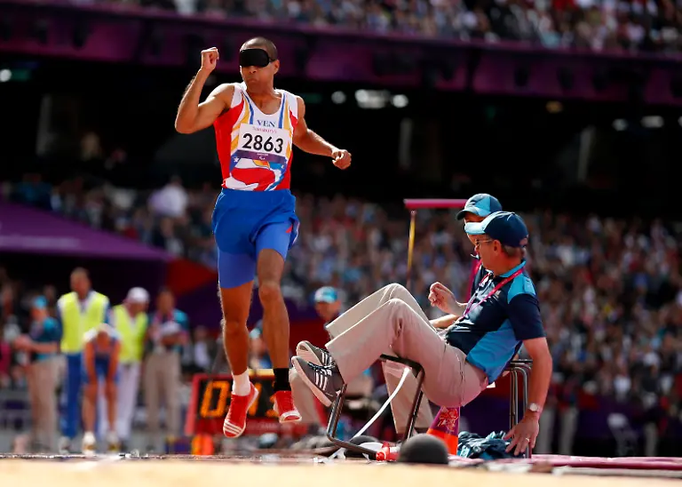 DAB2111-20120906-jpg2863575984174494339