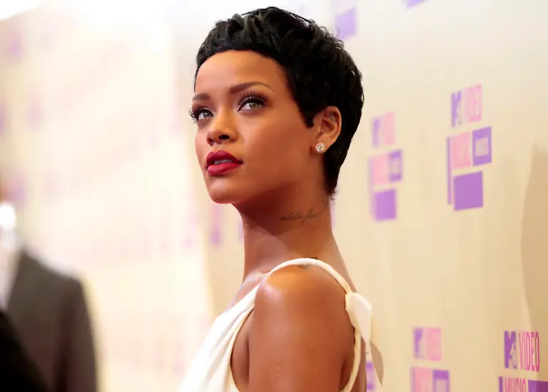 2012-09-06T231240Z-01-LOA30-RTRMDNP-3-TELEVISION-MTV-VMA-JPG5575798534539220757