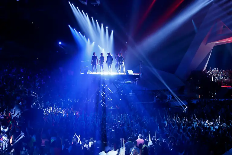2012-09-07T015442Z-01-LOA120-RTRMDNP-3-TELEVISION-MTV-VMA-JPG6765591587367842283