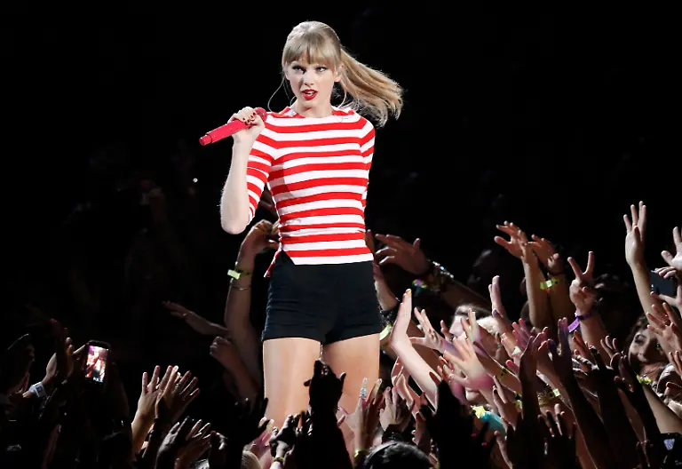 2012-09-07T025043Z-01-LOA144-RTRMDNP-3-TELEVISION-MTV-VMA-JPG8900125952581739911