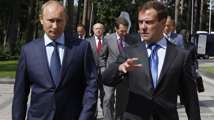 Ein Herz und eine Seele? Zwar kritisiert Medwedew laut "Vedomosti"-Bericht indirekt seinen Vorgänger Putin, ohne dessen Zustimmung will er jedoch nicht kandidieren.