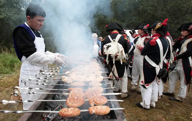 2012-09-02T200715Z-01-MOS22-RTRMDNP-3-RUSSIA-PUTIN-BORODINO-JPG217199902630305837