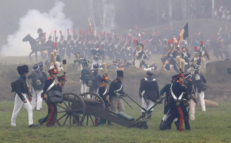 2012-09-02T193120Z-01-MOS18-RTRMDNP-3-RUSSIA-PUTIN-BORODINO-JPG5914878337884404375