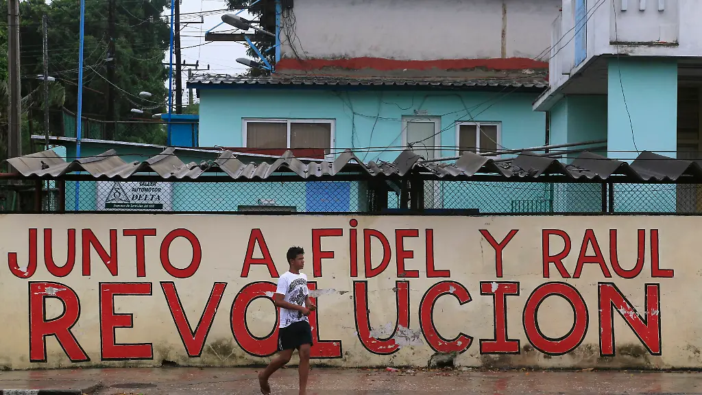 2012-08-27T000627Z-01-EOC03-RTRMDNP-3-CUBA-JPG6337943358329975611