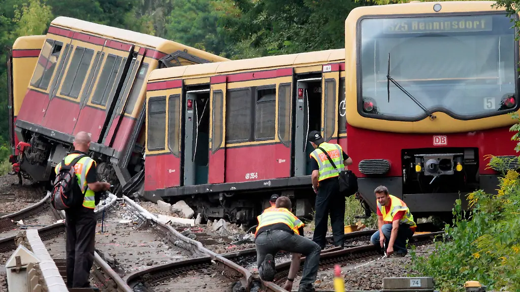 2012-08-21T165625Z-01-TOB10r-RTRMDNP-3-GERMANY-JPG4781232890064802158
