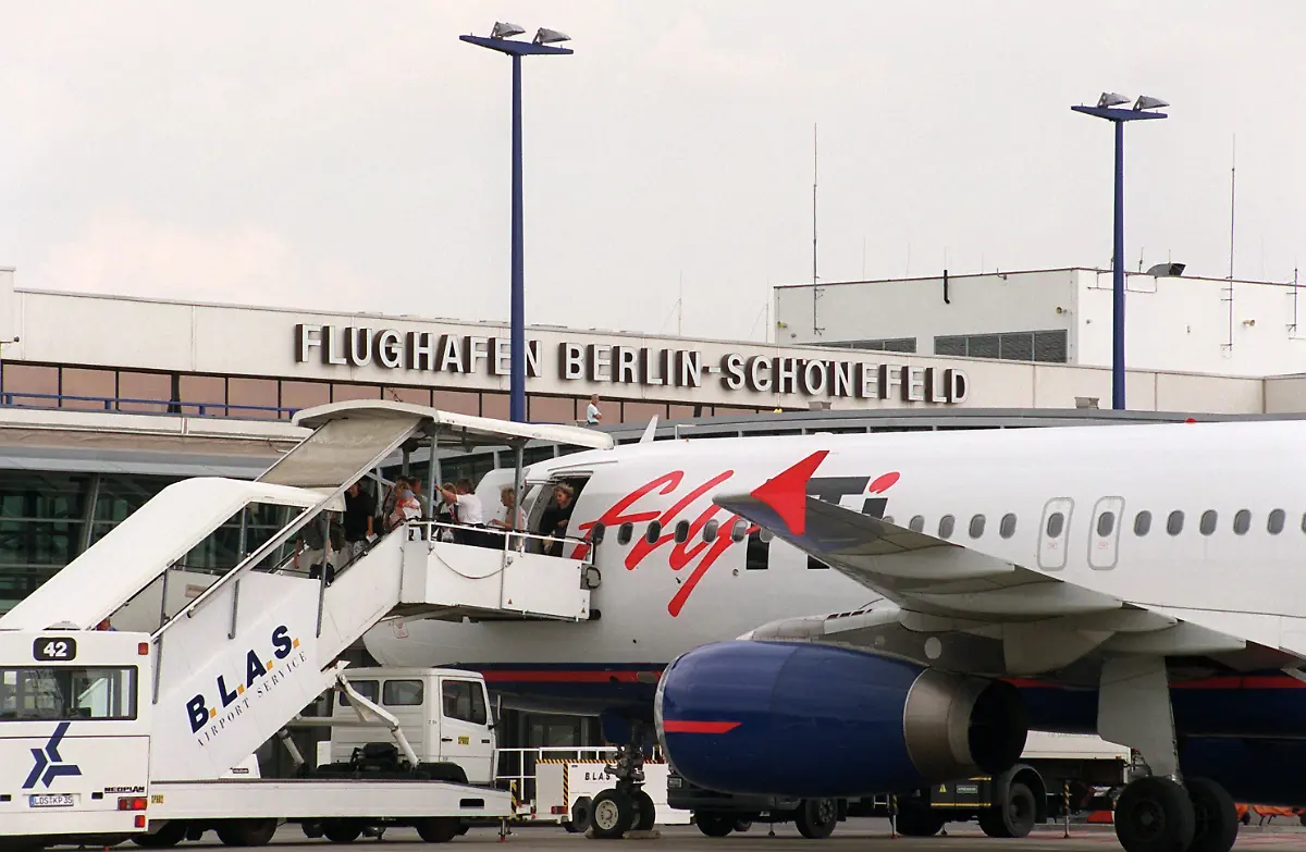 Info-Zentrum-Schoenefeld-2000