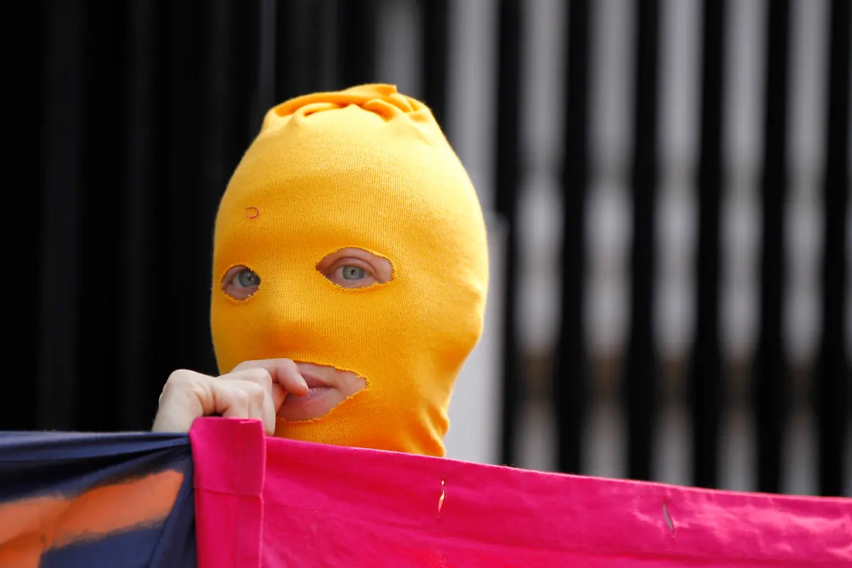 2012-08-17T163339Z-01-LJJ009-RTRMDNP-3-RUSSIA-PUSSYRIOT-JPG1529393920130839446