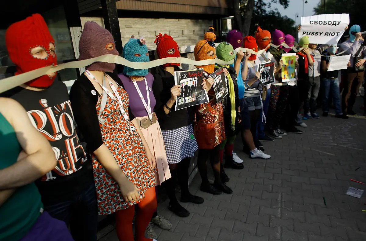 2012-08-17T174648Z-01-WAR102-RTRMDNP-3-RUSSIA-PUSSYRIOT-JPG2708870725944829789