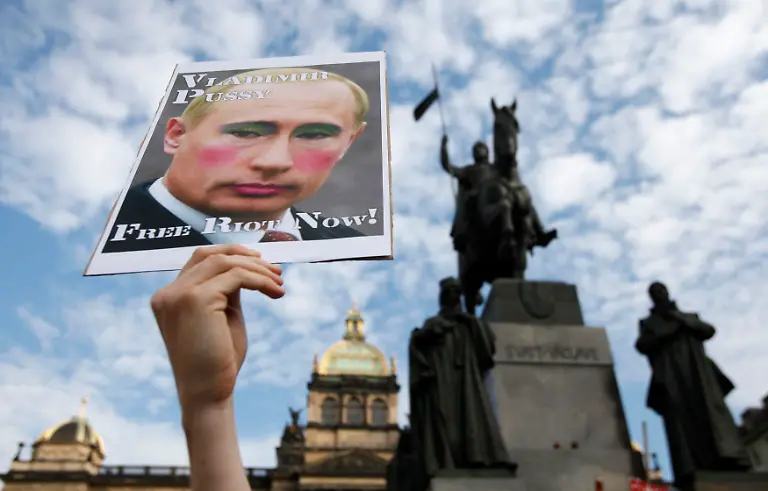 2012-08-17T185247Z-01-DWC02-RTRMDNP-3-RUSSIA-PUSSYRIOT-JPG1138805491527629527