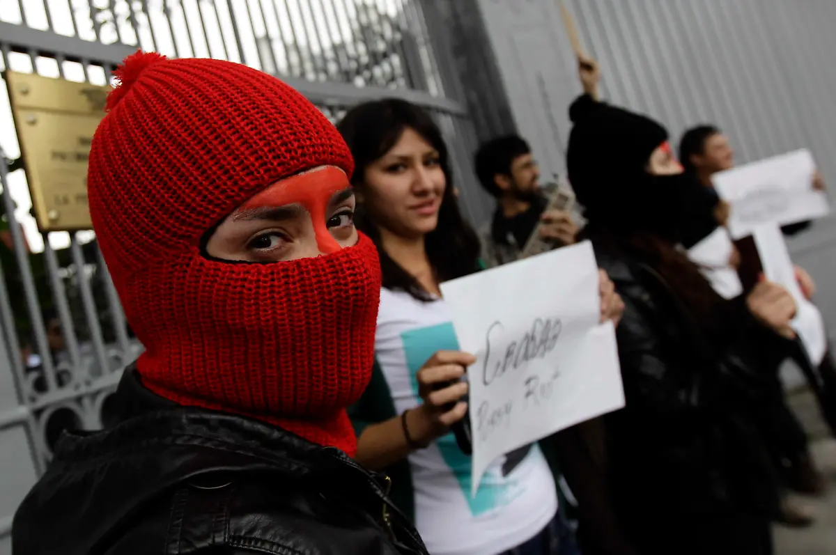 2012-08-18T010430Z-01-HNR01-RTRMDNP-3-RUSSIA-PUSSYRIOT-JPG3253188820056918440