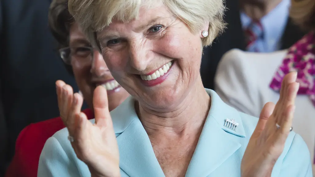 DI10210-20120815-jpg7966906443338317490