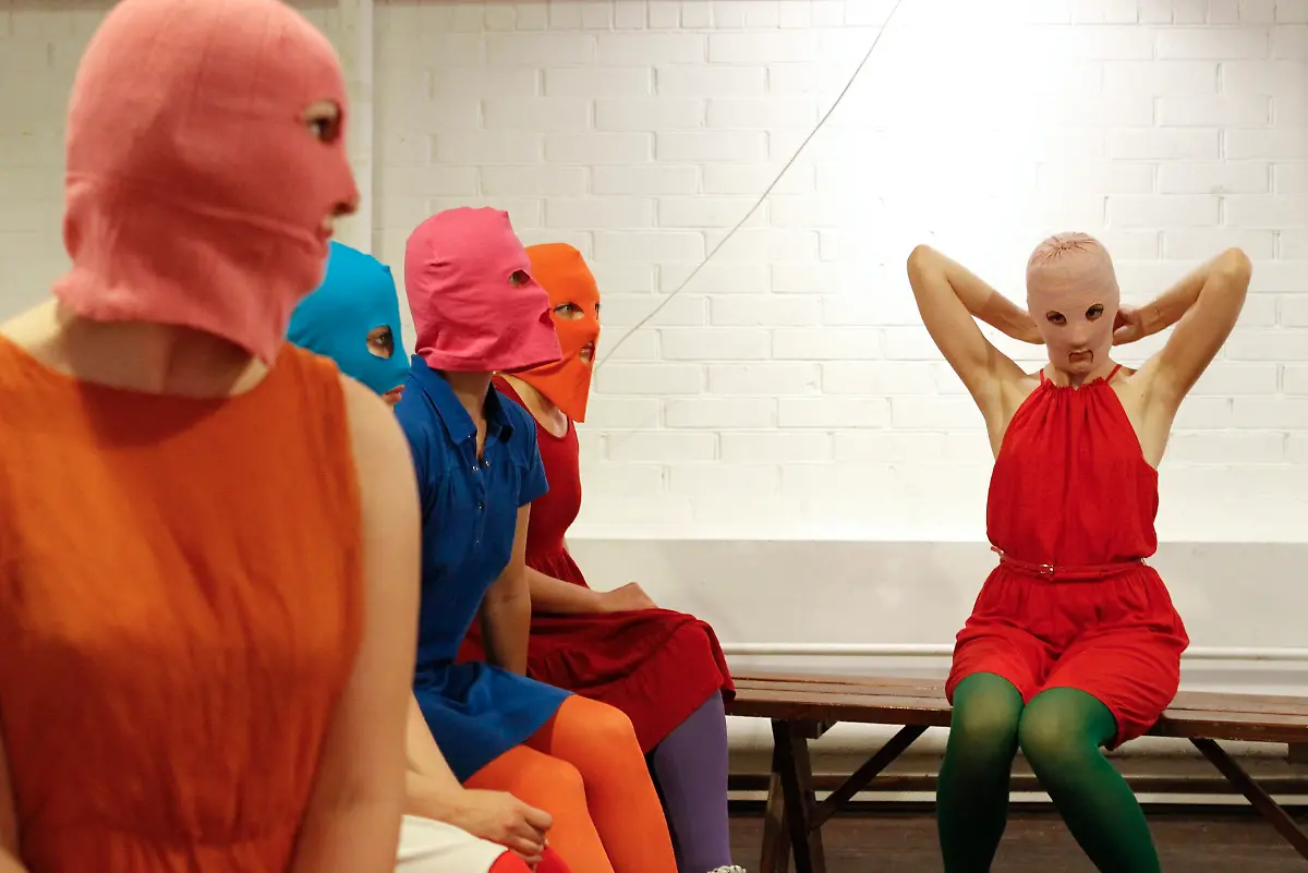 2012-08-14T100216Z-01-MOS05-RTRMDNP-3-RUSSIA-PUSSYRIOT-JPG2613511763301209984