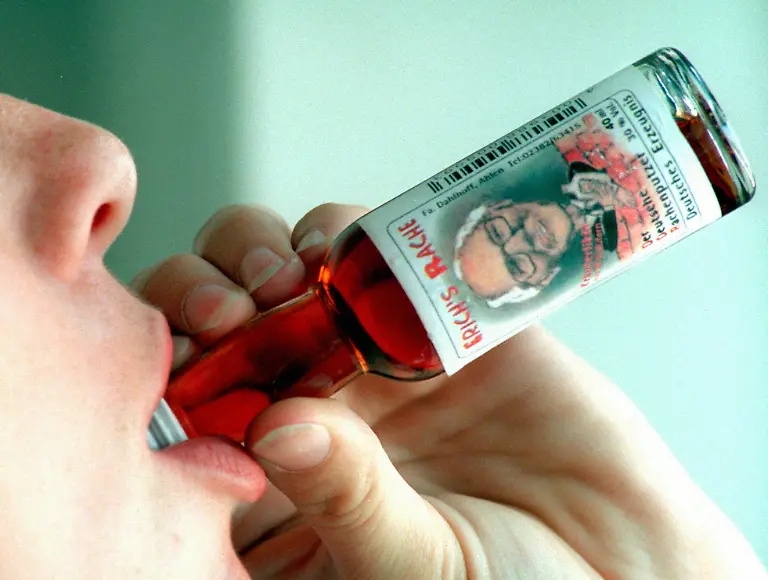 Honecker-Kraeuterlikoer-Ahlen