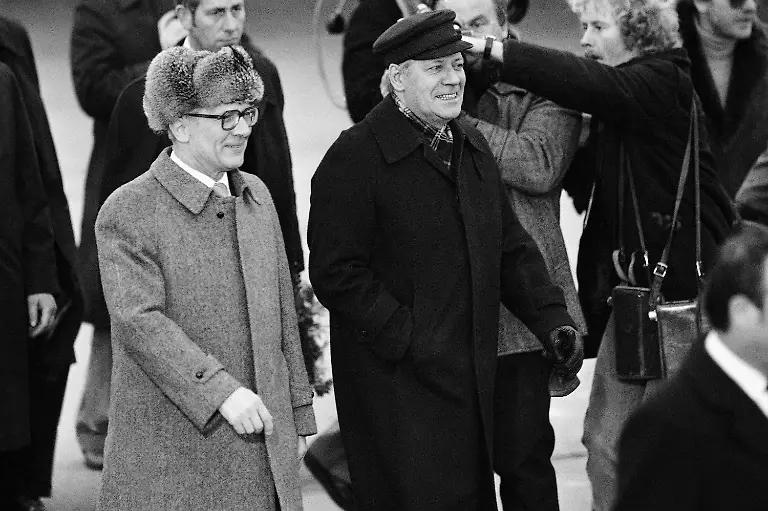 Honecker-Pelzmuetze-Schmidt-1981
