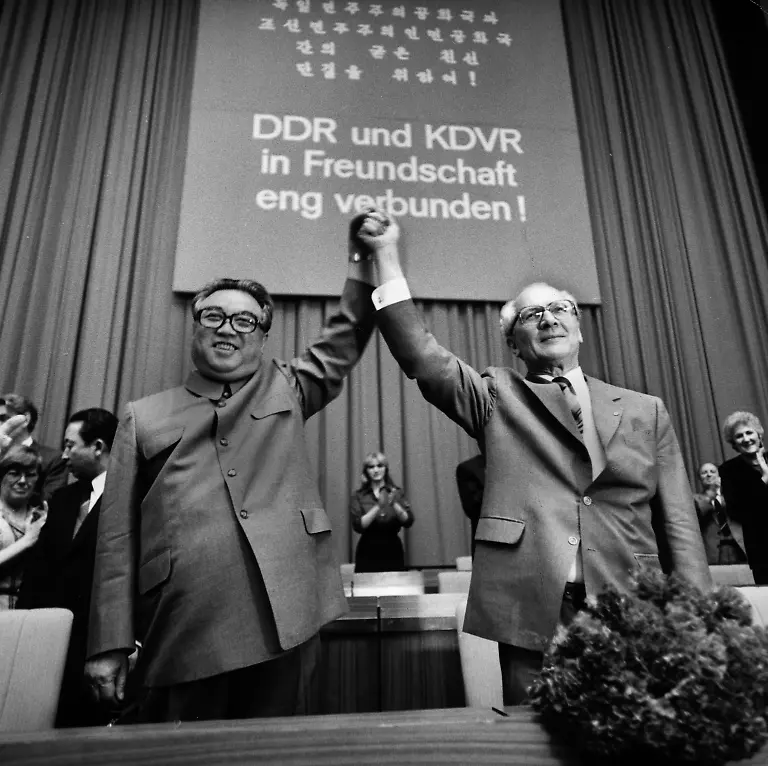 Honecker-Kim-010684