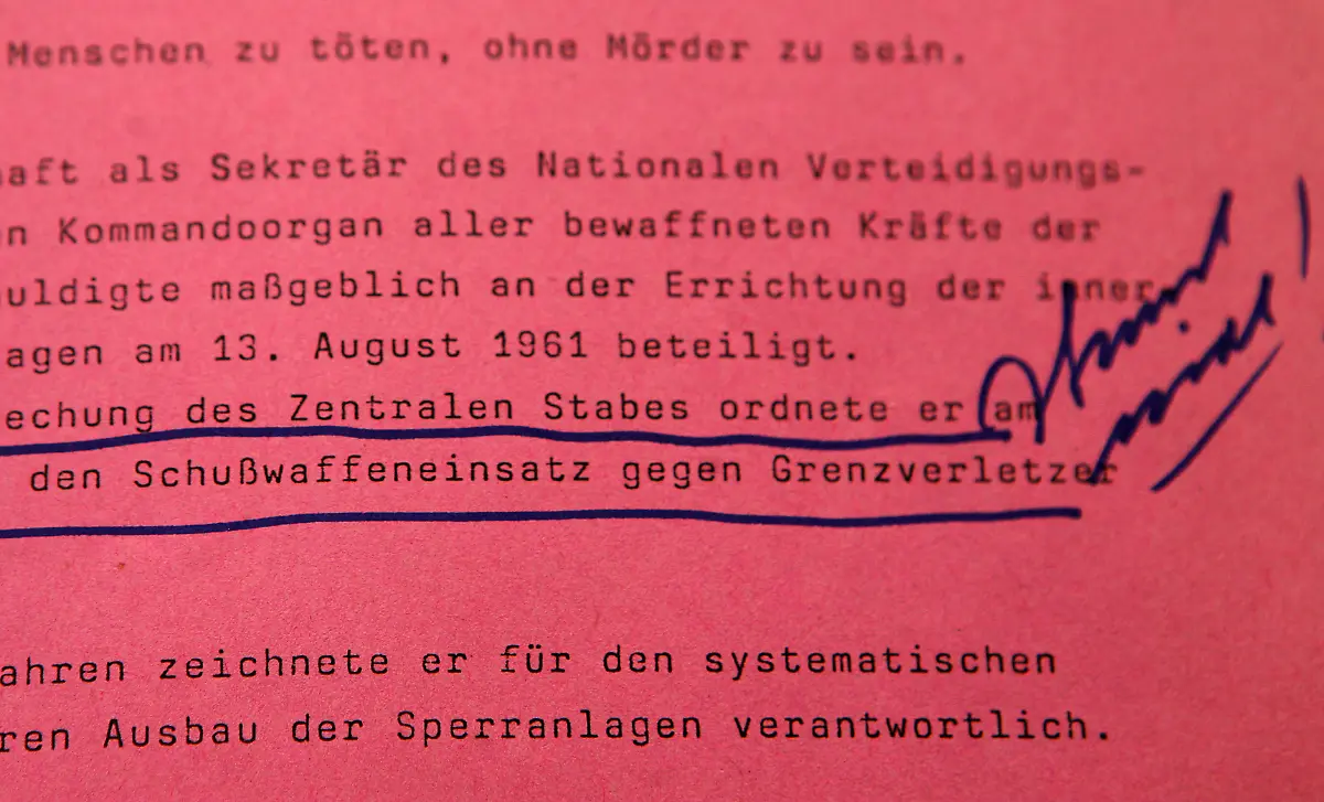 Honecker-Haftbefehl-mit-Kommentar