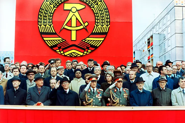 Honecker-Parade-071089