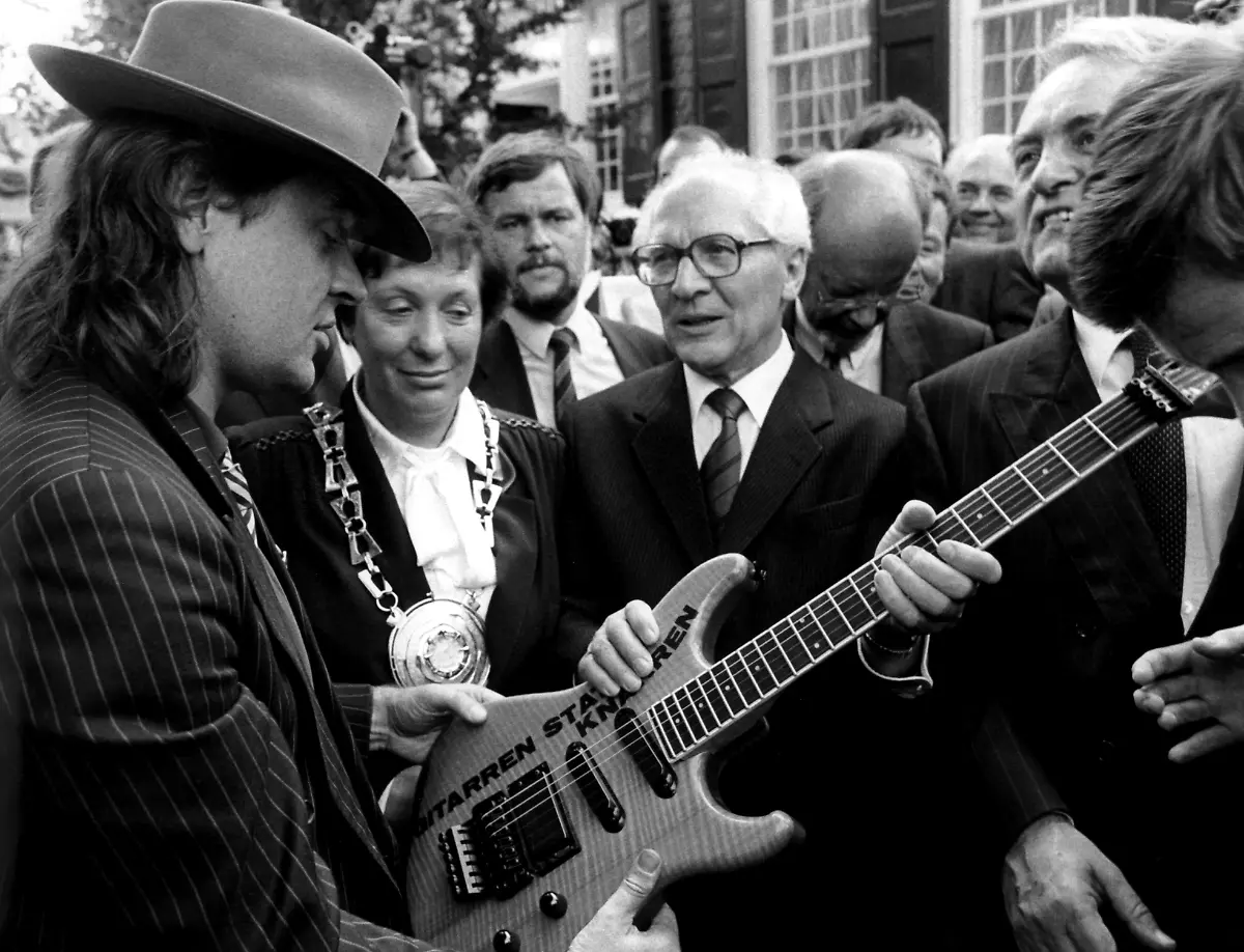 Honecker-Lindenberg-Gitarre-1987