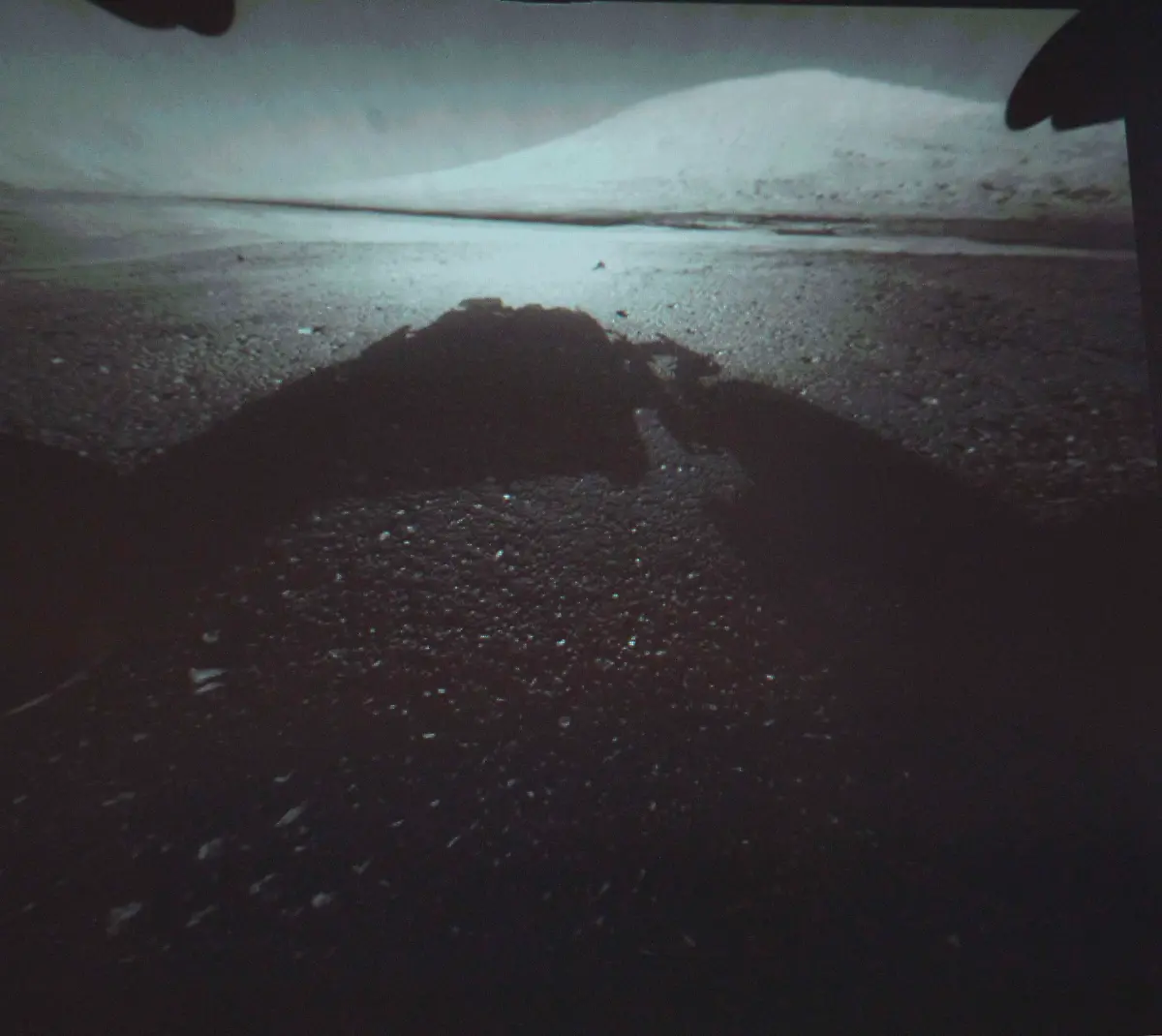 2012-08-06T234802Z-01-LAB04-RTRMDNP-3-USA-MARS-LANDING-JPG175431943325382128