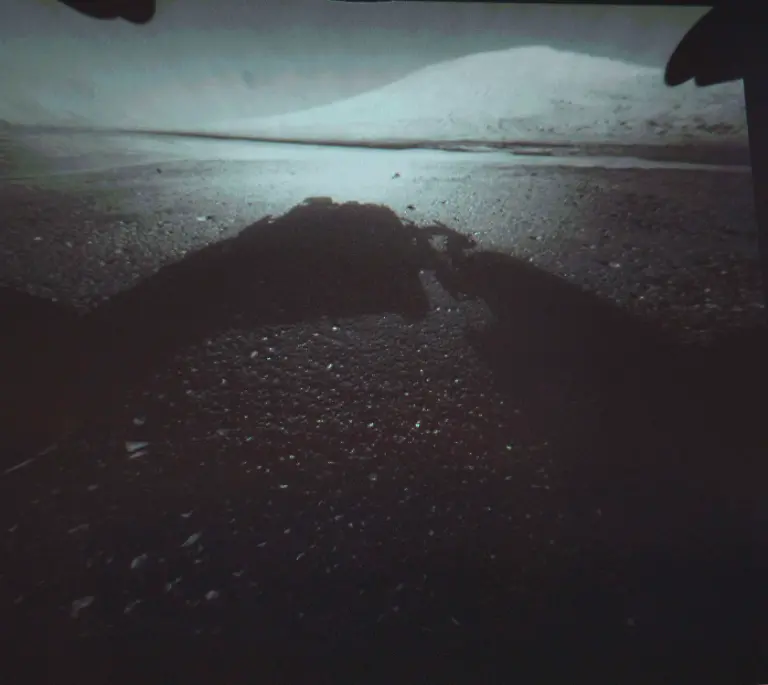 2012-08-06T234802Z-01-LAB04-RTRMDNP-3-USA-MARS-LANDING-JPG175431943325382128