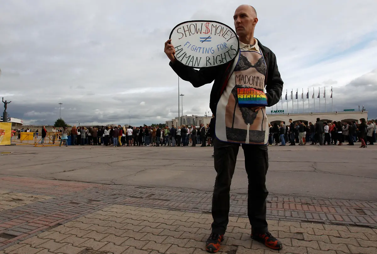 2012-08-09T203835Z-01-STP01-RTRMDNP-3-RUSSIA-JPG998975224398423067