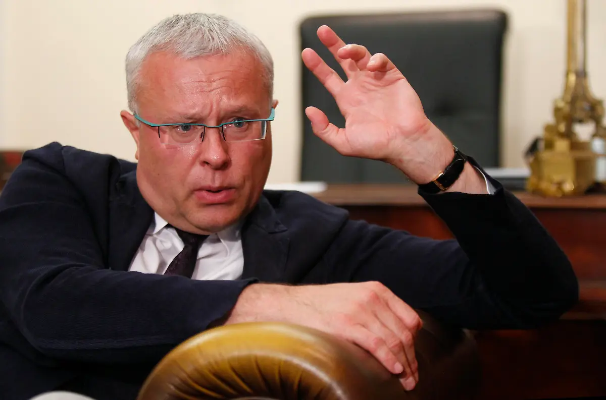 2012-08-02T212256Z-01-MOS104-RTRMDNP-3-RUSSIA-LEBEDEV-JPG2753298549819266650