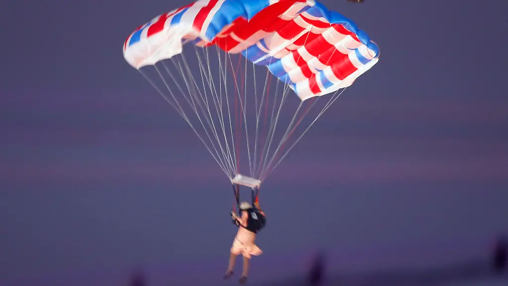 2012-07-29T151740Z-01-SIN301-RTRMDNP-3-OLY-QUEEN-DAY2-JPG1490896486185202745