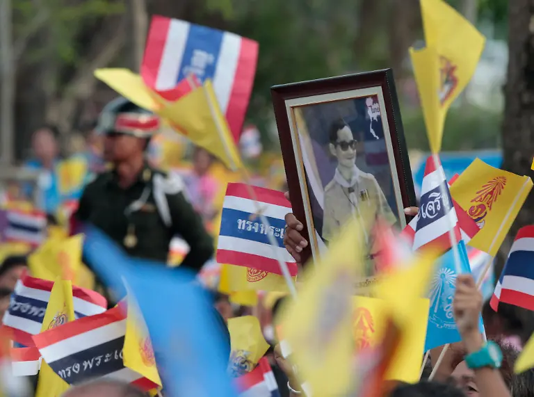 Sirikit-Bhumibol-Thais-Bild