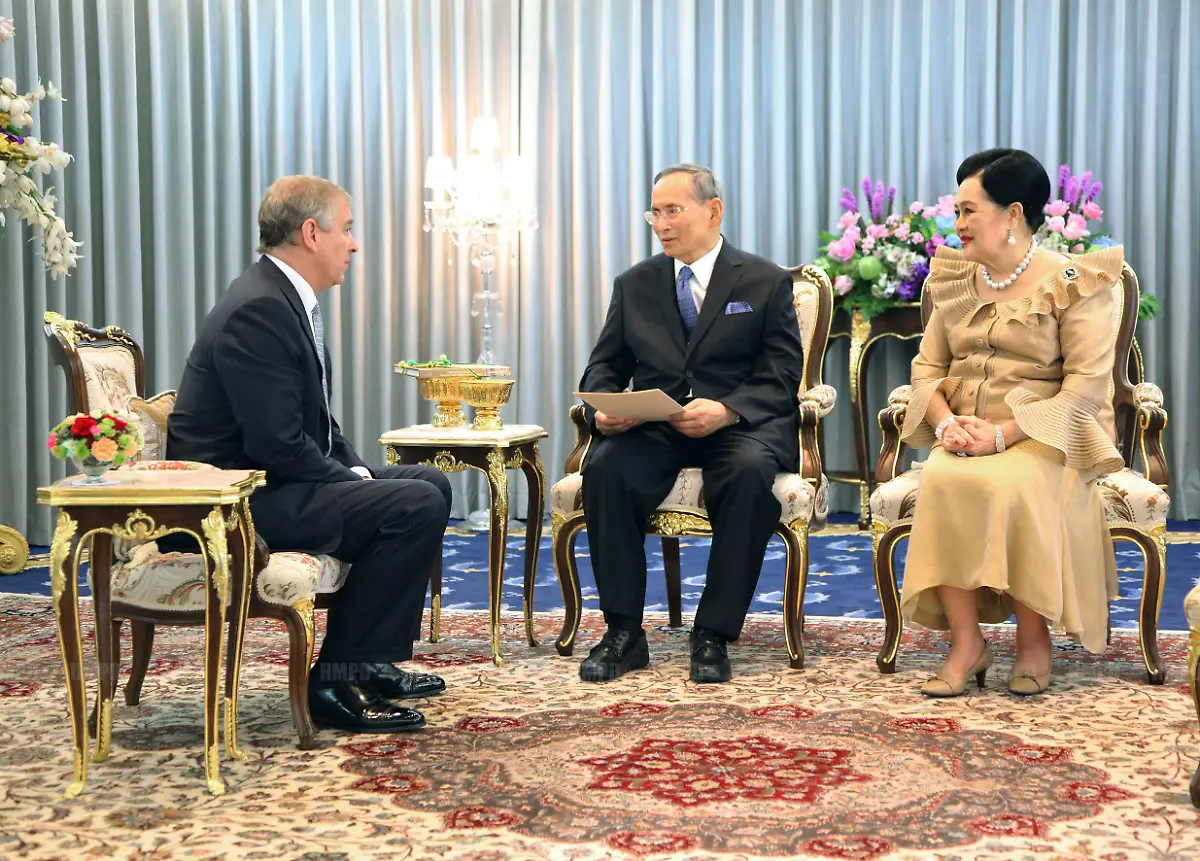Sirikit-Koenig-Andrew-Siriraj-Hospital-Bangkok