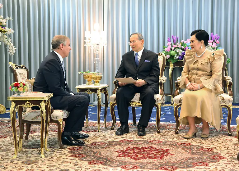 Sirikit-Koenig-Andrew-Siriraj-Hospital-Bangkok