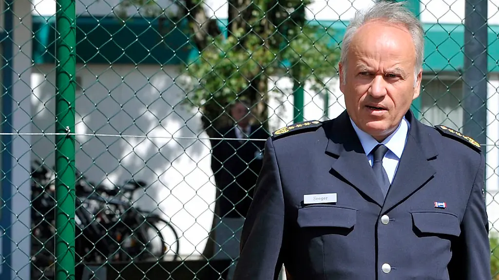 DI10216-20120730-jpg5324187574528663225