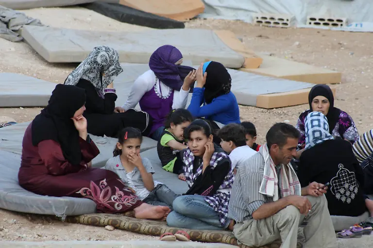 2012-07-25T202831Z-01-AMM30-RTRMDNP-3-JORDAN-SYRIA-CRISIS-JPG4727334054382396533