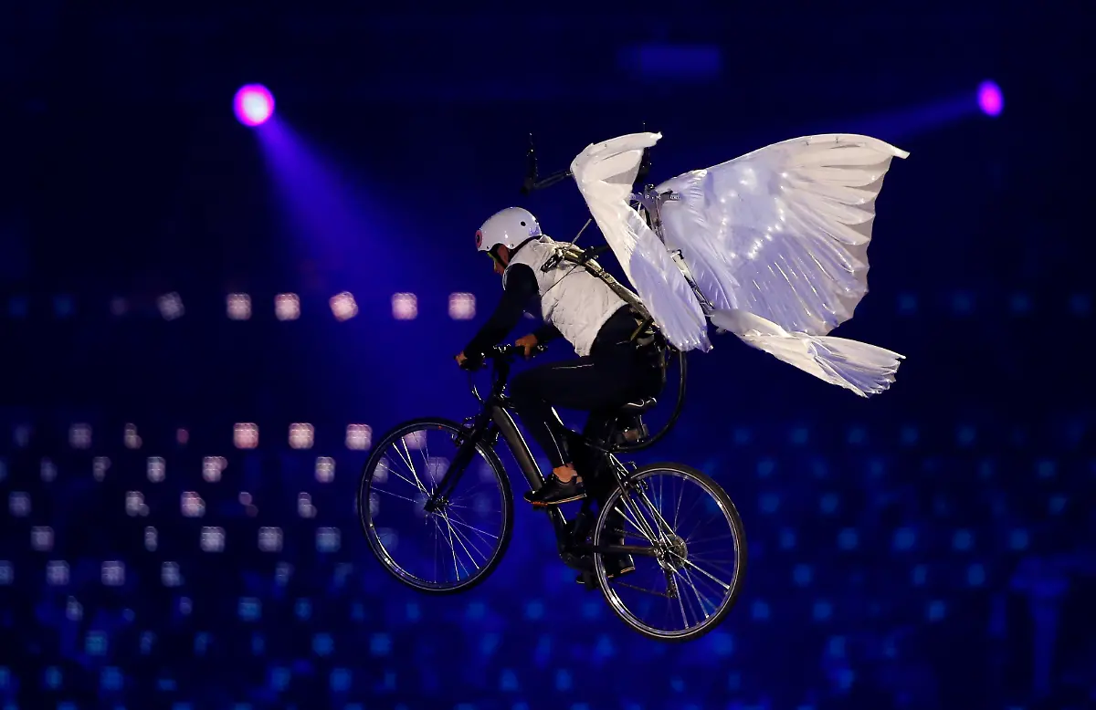 2012-07-27T232840Z-01-OLYSN51-RTRMDNP-3-OLY-OPEN-CEREMONY-DAY0-ACT3-JPG2996075900843761135