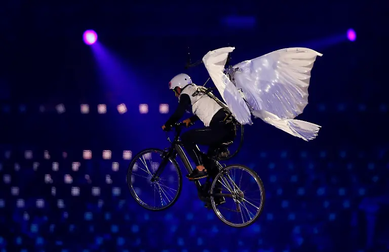 2012-07-27T232840Z-01-OLYSN51-RTRMDNP-3-OLY-OPEN-CEREMONY-DAY0-ACT3-JPG2996075900843761135