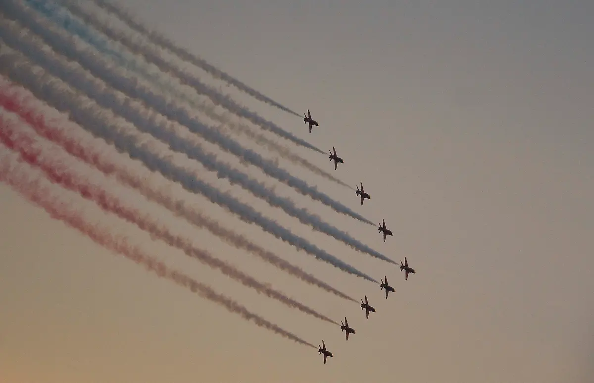 2012-07-27T200235Z-01-KRP0067-RTRMDNP-3-OLY-AROUNDTOWN-DAY0-JPG7304557641301120111