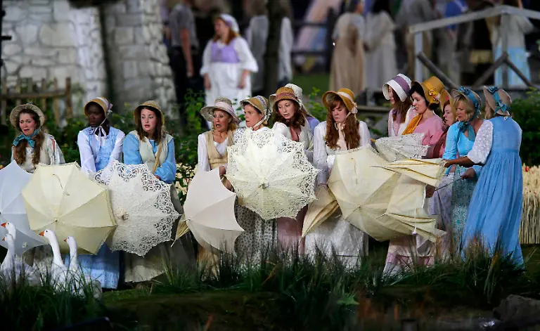 2012-07-27T200924Z-01-OLYJMR04-RTRMDNP-3-OLY-OPEN-CEREMONY-DAY0-ACT21-JPG7159596353395759575