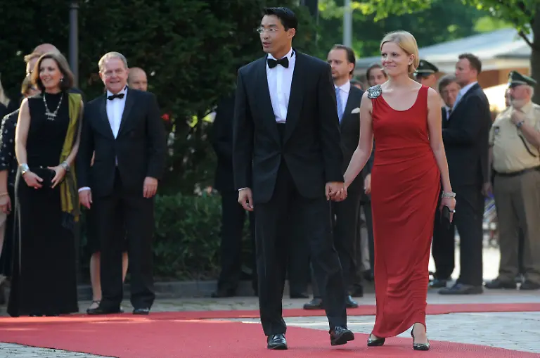 DI10354-20120725-jpg3922933157682298576