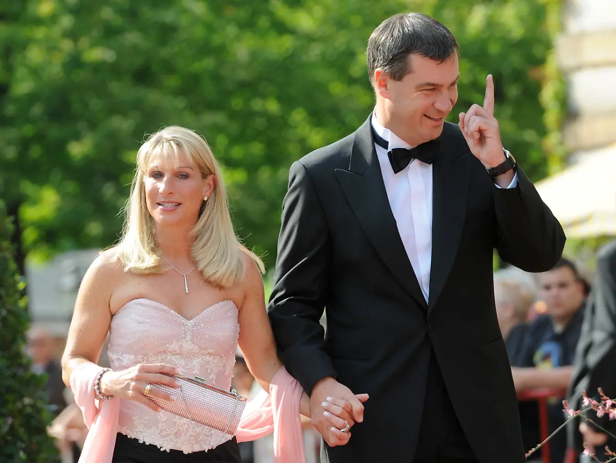 DI10350-20120725-jpg6043187248768150095