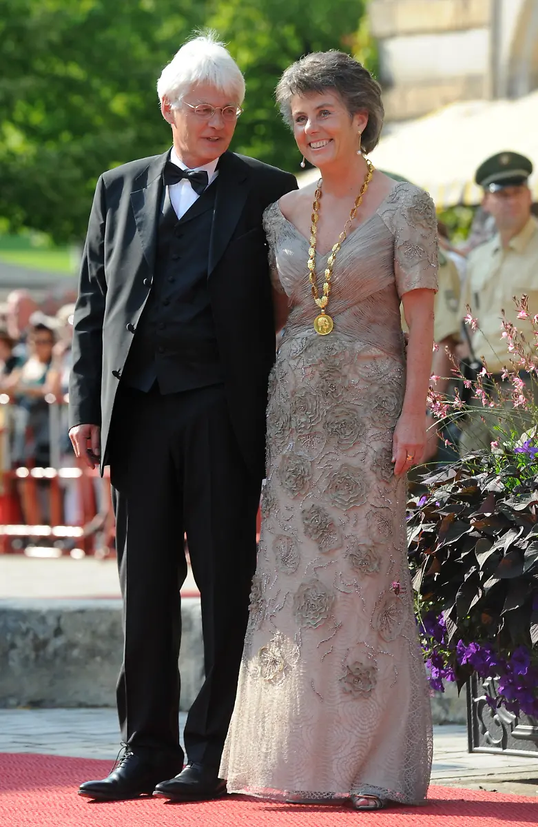 DI10025-20120726-jpg4932686078141792230