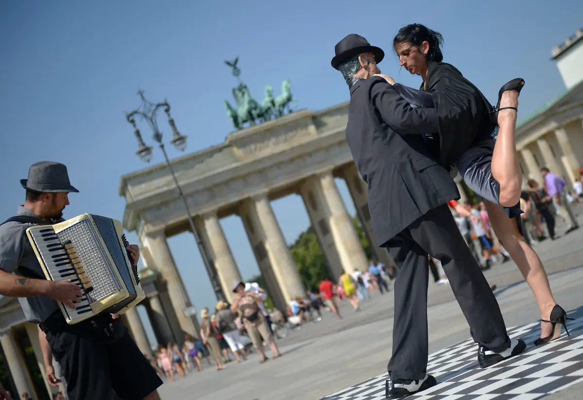 DI30235-20120725-jpg2571107894197381064