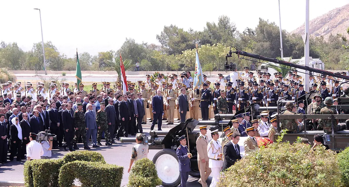 2012-07-20T160022Z-01-SYR29-RTRMDNP-3-SYRIA-CRISIS-FUNERAL-JPG3266563118377570577