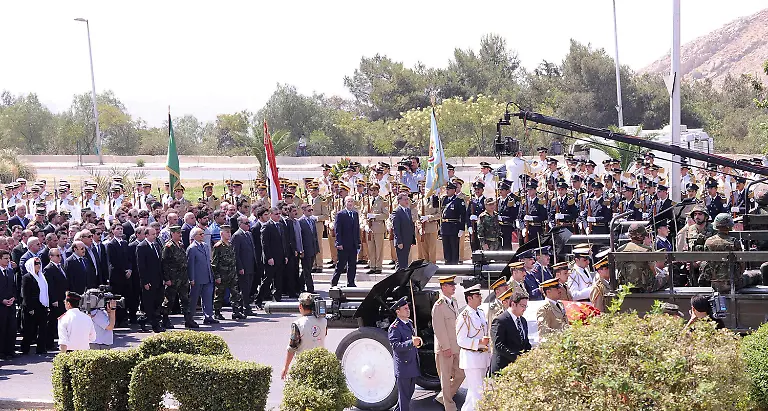 2012-07-20T160022Z-01-SYR29-RTRMDNP-3-SYRIA-CRISIS-FUNERAL-JPG3266563118377570577