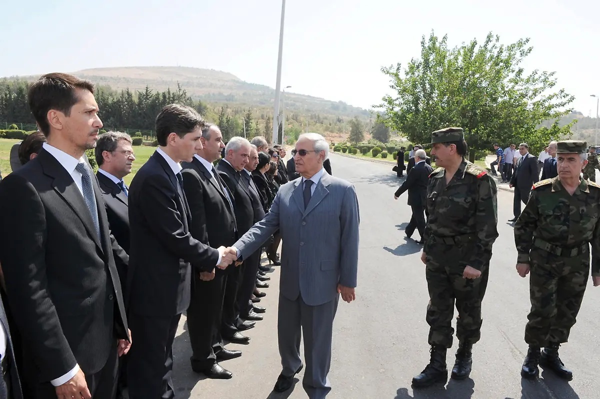 2012-07-20T160324Z-01-SYR30-RTRMDNP-3-SYRIA-CRISIS-FUNERAL-JPG8294096043831711641