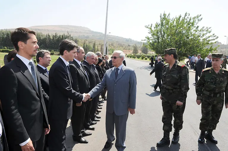 2012-07-20T160324Z-01-SYR30-RTRMDNP-3-SYRIA-CRISIS-FUNERAL-JPG8294096043831711641