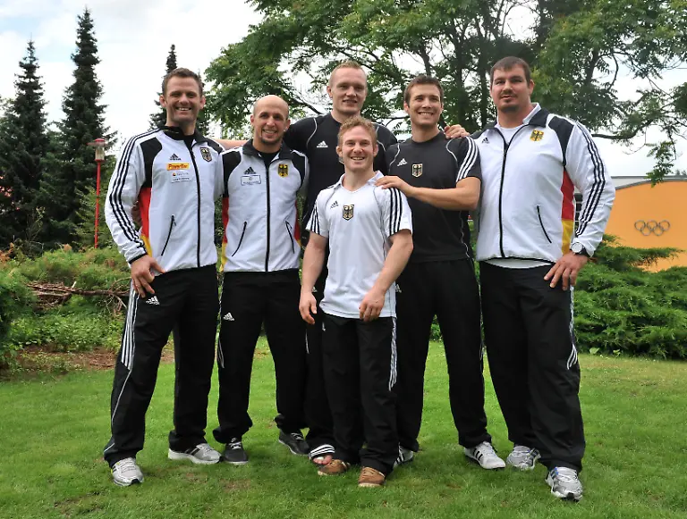 DI30353-20120711-jpg7117373182503868875