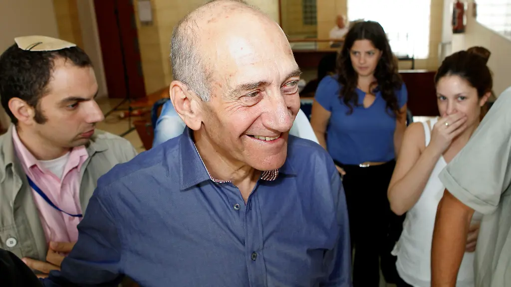 2012-07-10T104647Z-01-JER19-RTRMDNP-3-ISRAEL-OLMERT-JPG3241896245934545988