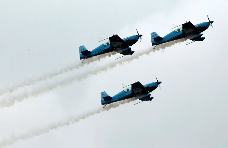 2012-07-09T160726Z-01-LON120-RTRMDNP-3-AIRSHOW-JPG3111736644284712484